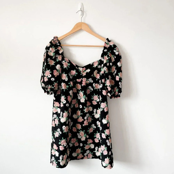 H&M Rose Puff Sleeve Babydoll Dress Black Pink  Floral Sz M - Picture 3 of 7